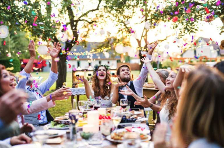Food Tips To Follow For The Couple Getting Married & Their Wedding Guests