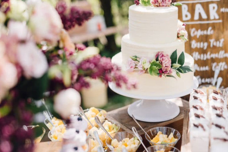 5 Easy Ways to Cut Down on Your Wedding Food Costs