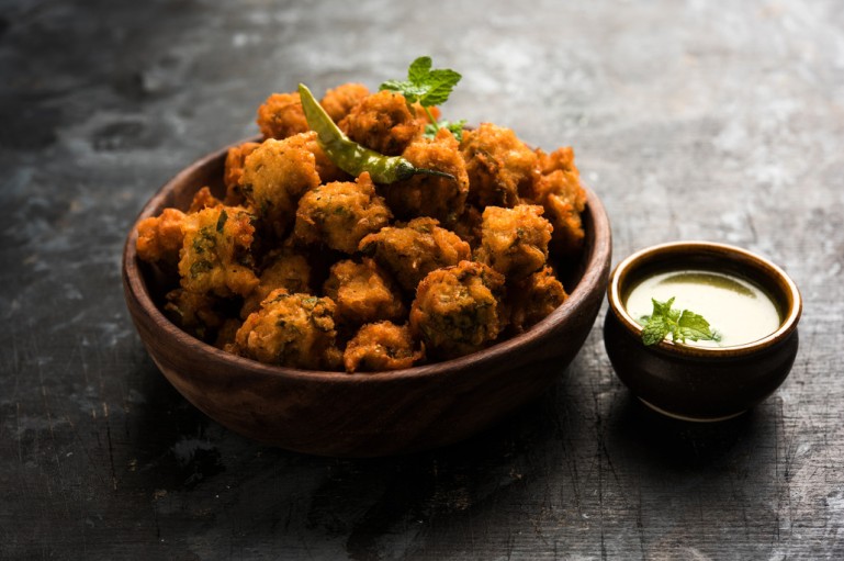 Pakora Panic: Why Rainy Wedding Days Warrant a Crunchy Counter