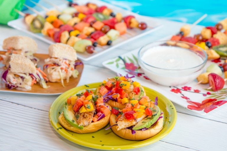 Poolside Party Menus: What Works Beyond Chips & Cola