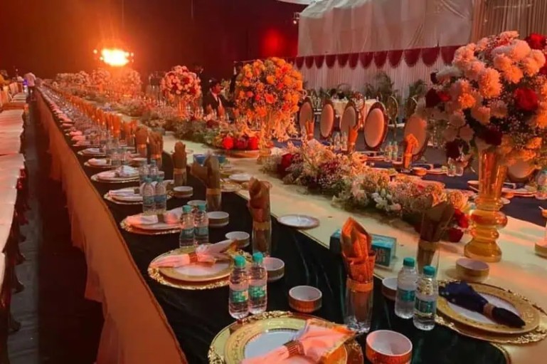 Table Service vs. Self-Service: The Caterer's Guide to Family Fight Prevention