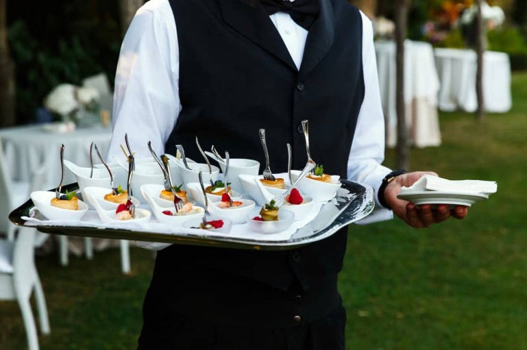 The Art of Staff Uniforms & Service Style: Because Polite Servers Make the Food Taste Better