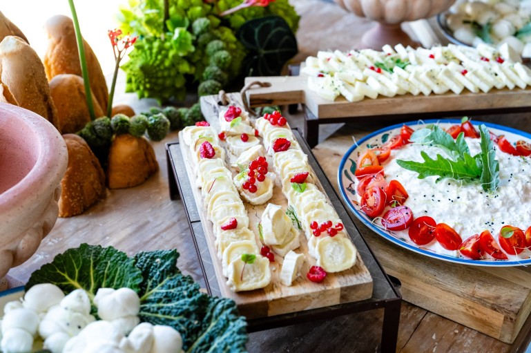 What’s Cooking at Weddings This Season? Hottest Food Trends You’ll See Everywhere
